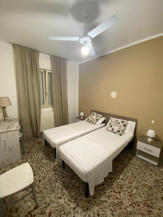 Alloggio Ugo Foscolo Monopoli Exterior photo